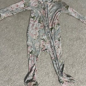 Play condition 9-12 month Posh Peanut sleeper